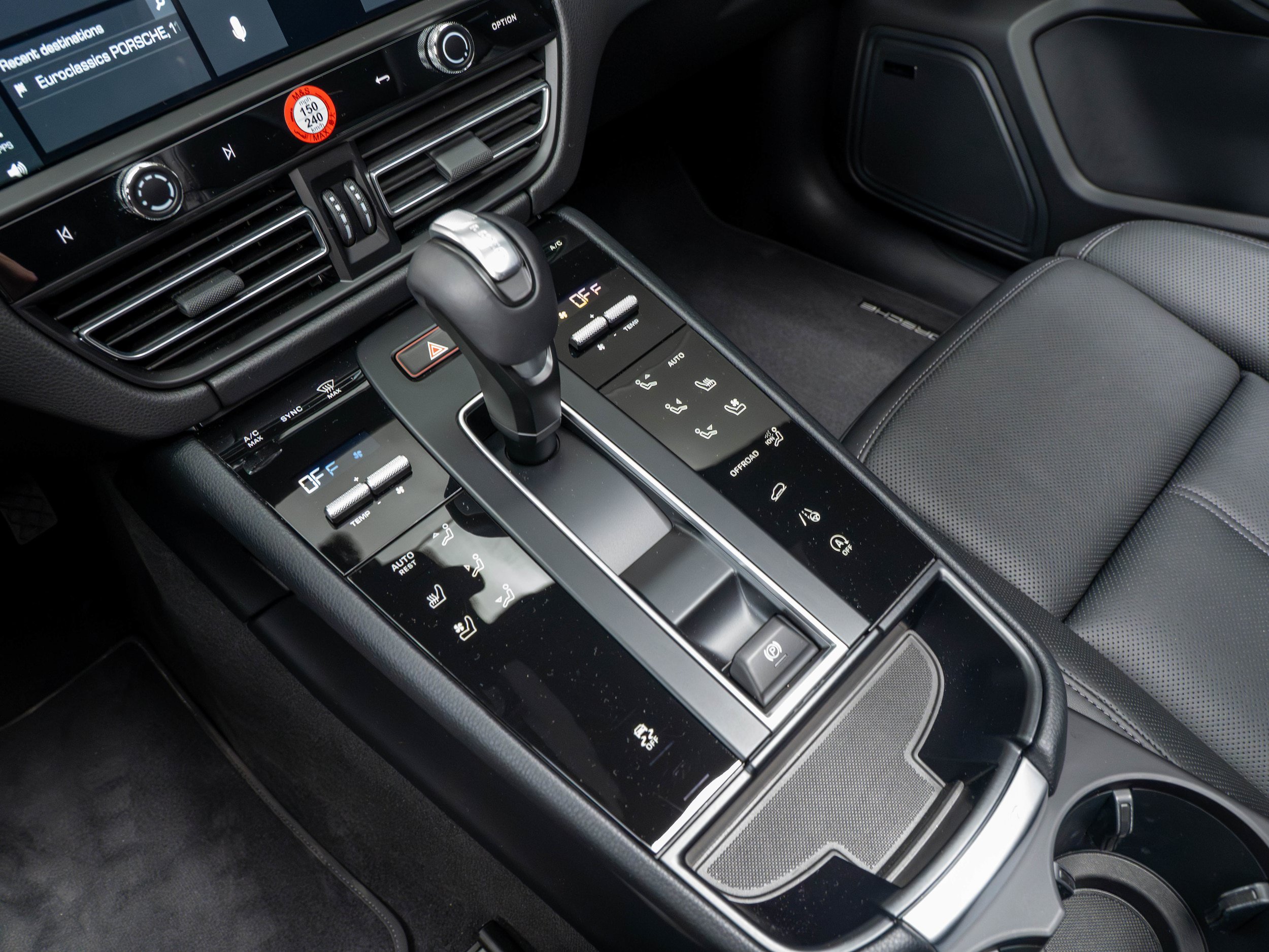 Certified 2026 Porsche Macan AWD/4WD image 26