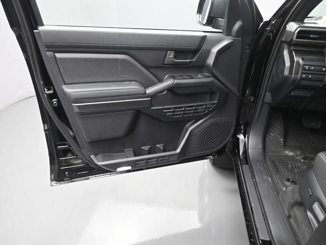 New 2025 Toyota 4Runner SR5 AWD/4WD image 17
