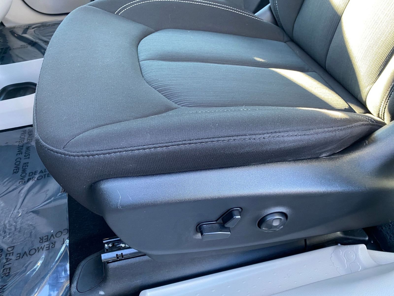 Used 2024 Chrysler Voyager LX image 24