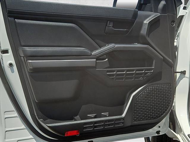 Certified 2025 Toyota Tacoma SR5 AWD/4WD image 10