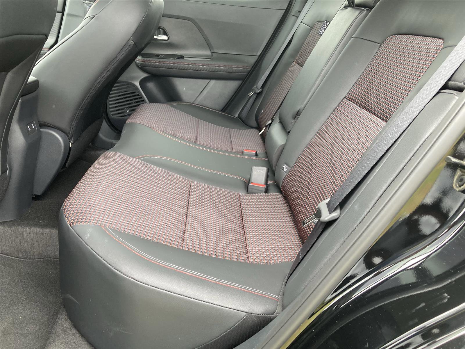 New 2025 Nissan Kicks SR image 34