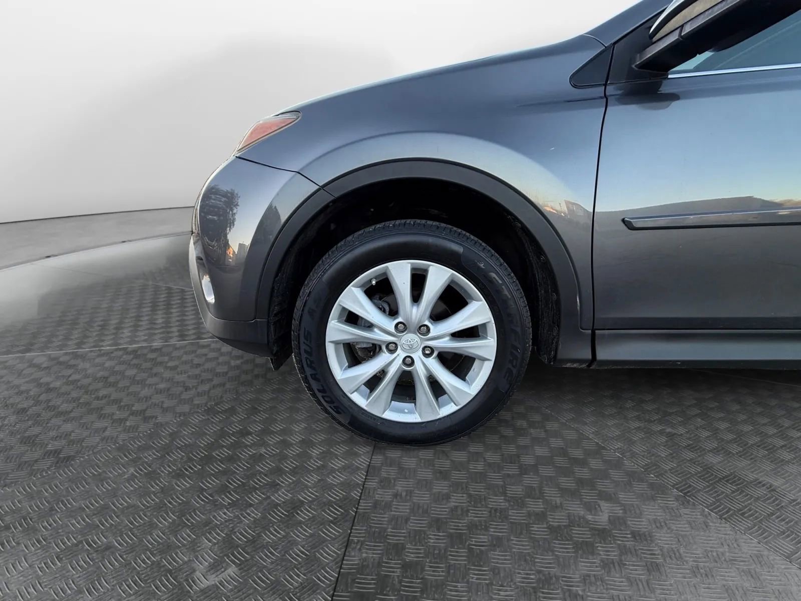 Used 2013 Toyota RAV4 Limited AWD/4WD image 19