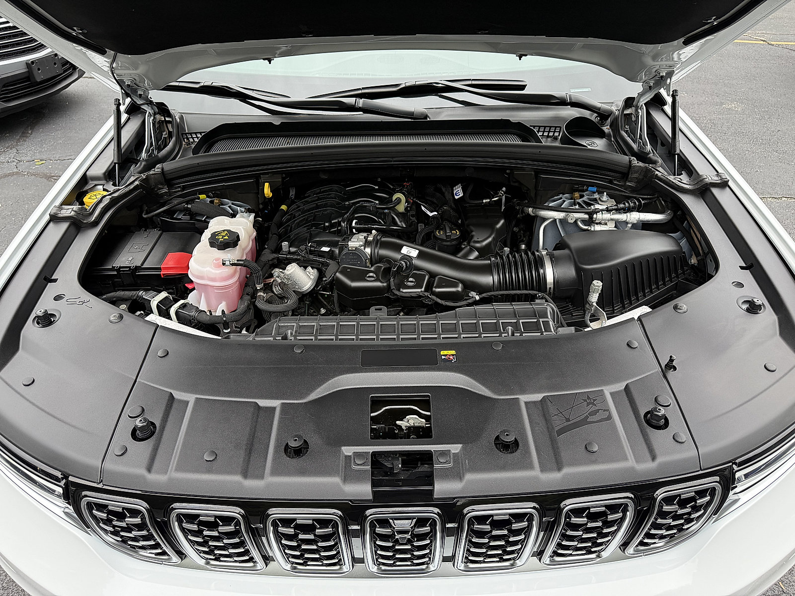 Certified 2025 Jeep Grand Cherokee L Summit AWD/4WD image 9