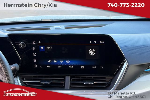 Used 2025 Chevrolet Trax LT FWD image 8