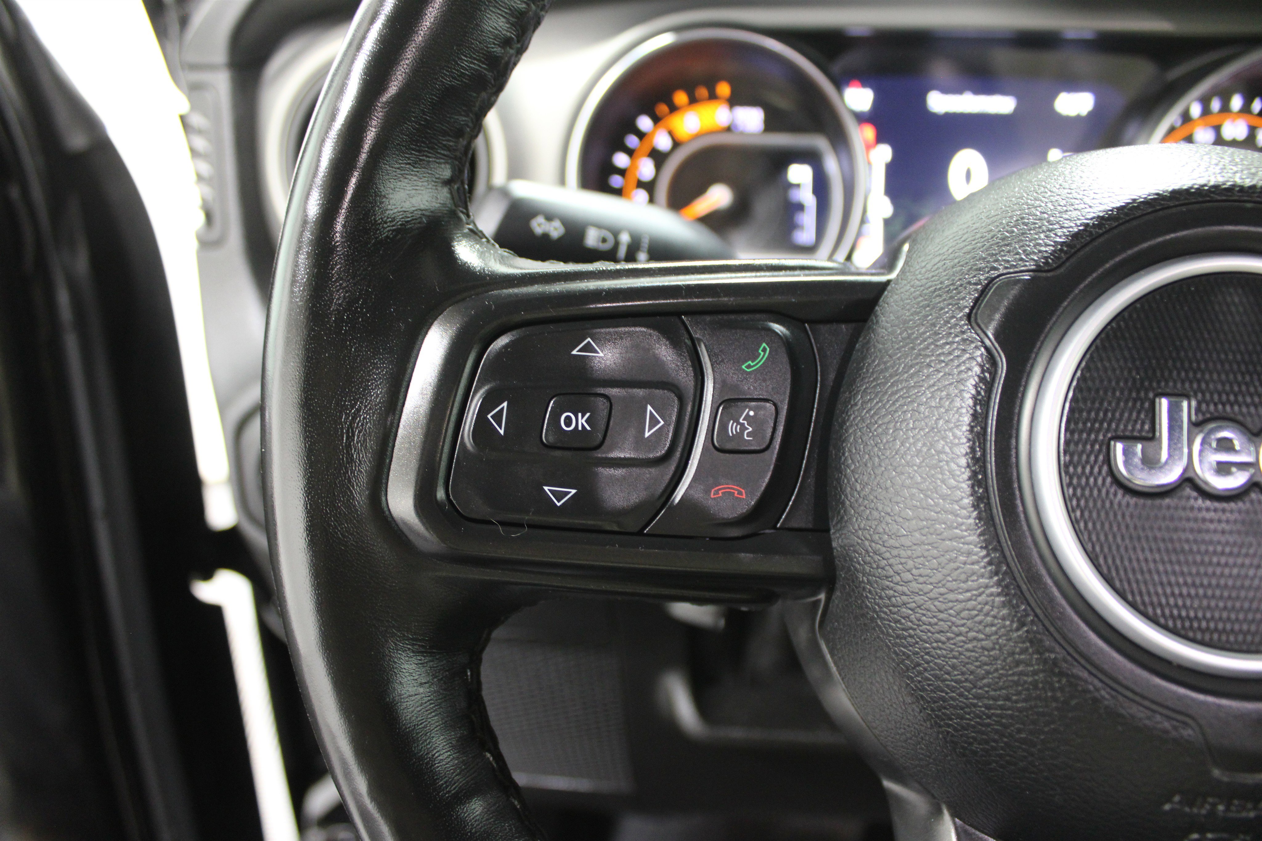 Used 2021 Jeep Gladiator Willys image 10