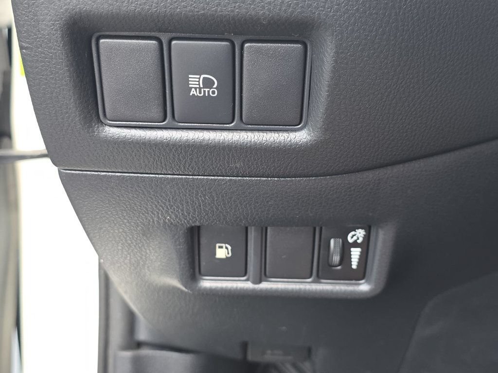 Used 2021 Toyota C-HR XLE FWD image 20