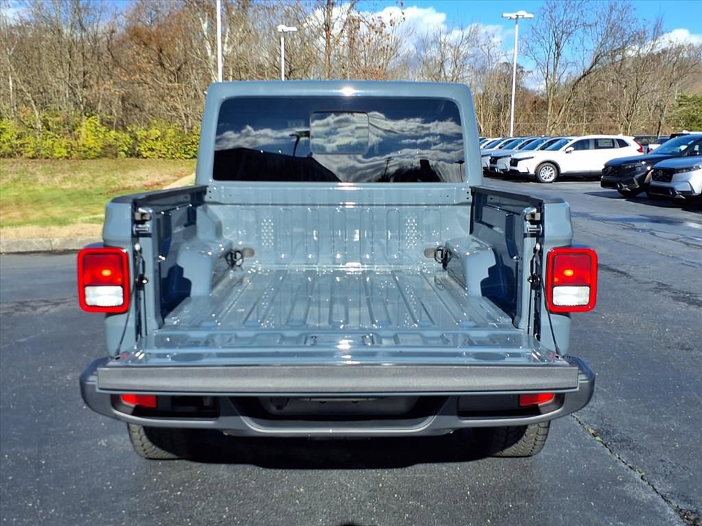 Used 2025 Jeep Gladiator Sport image 11