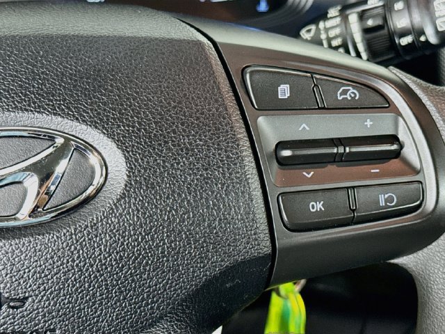 Used 2026 Hyundai Venue SE FWD image 12