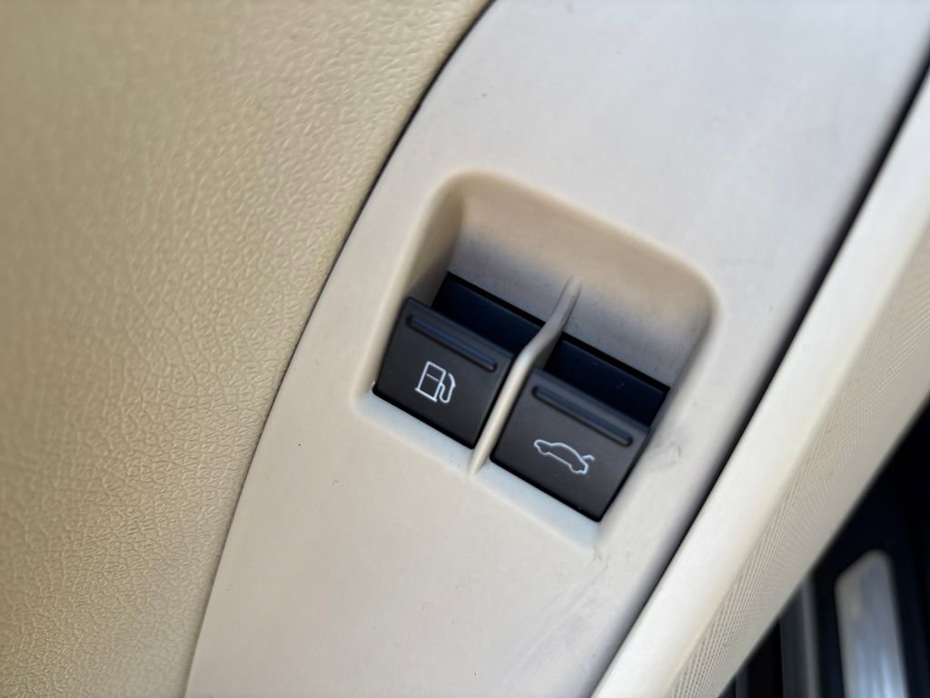 Used 2016 Volkswagen Eos Komfort FWD image 16