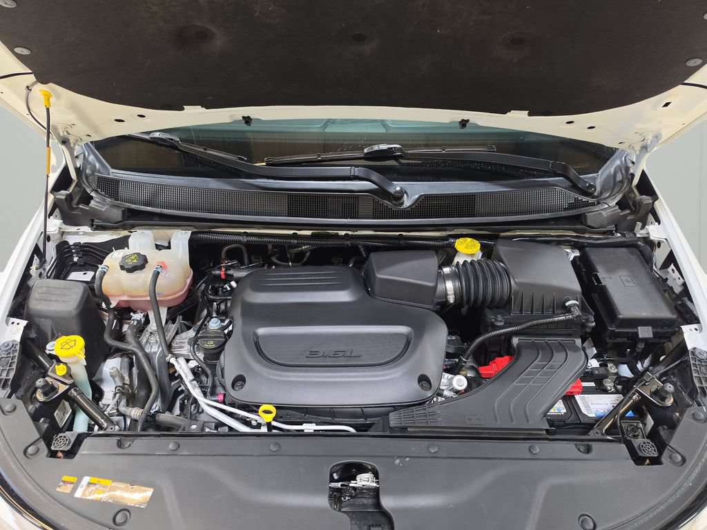 Used 2024 Chrysler Pacifica Touring-L FWD image 10