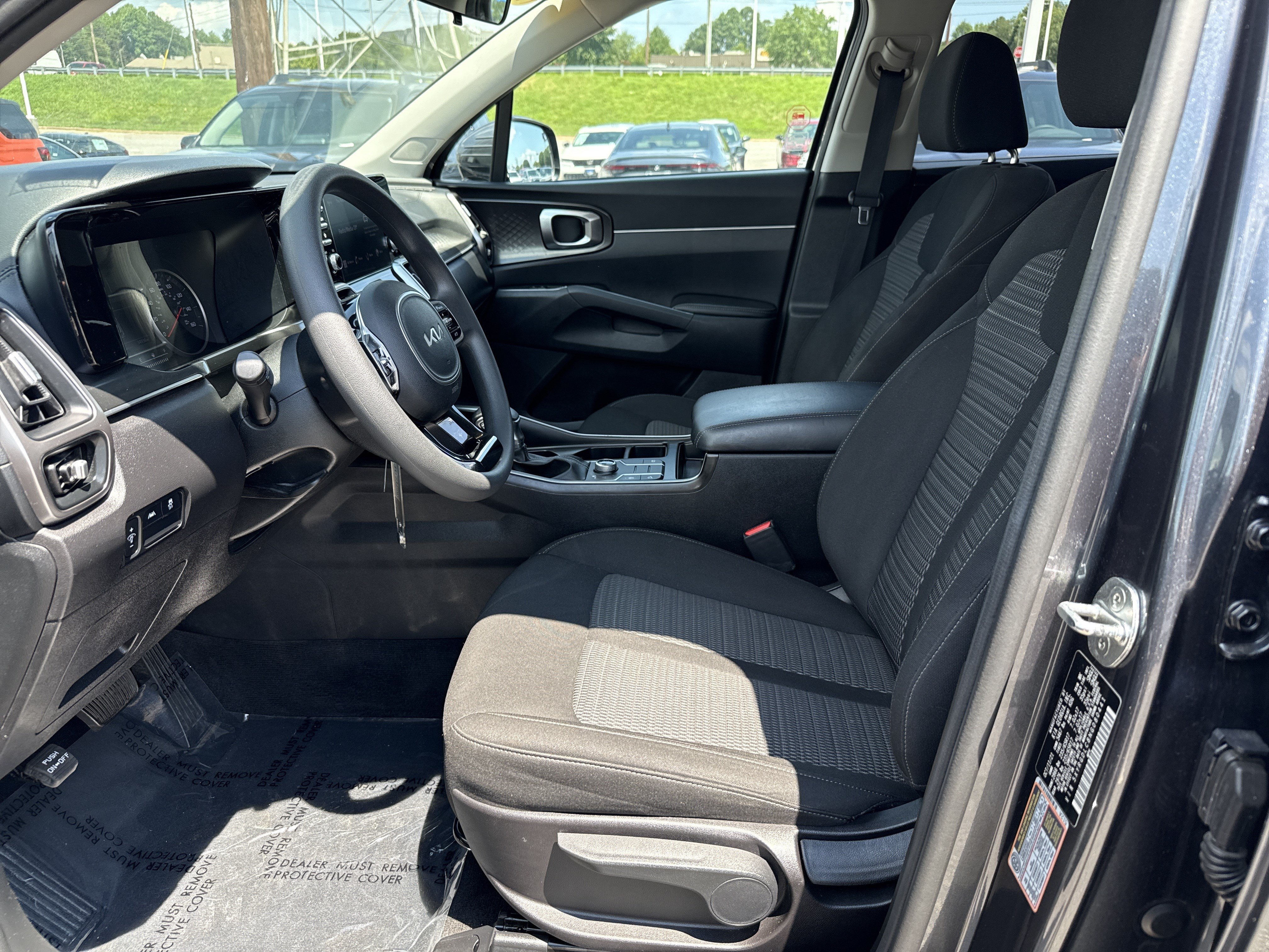 Used 2022 Kia Sorento LX AWD/4WD image 16