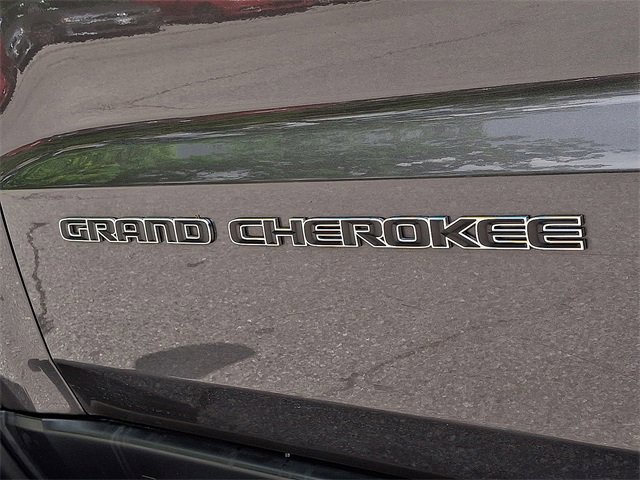 Used 2017 Jeep Grand Cherokee Laredo w/ Quick Order Package 23E image 32