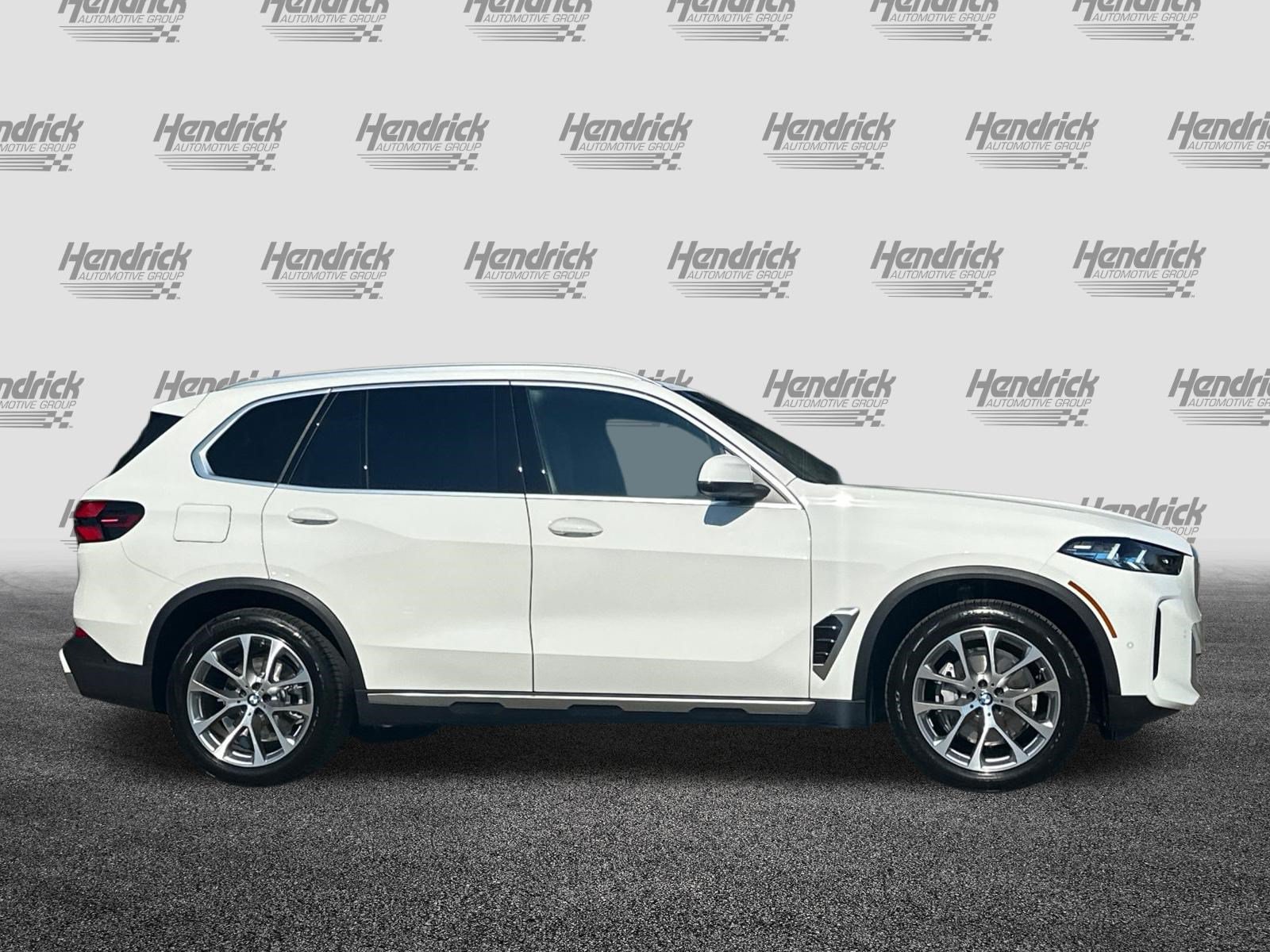 New 2026 BMW X5 xDrive40i w/ Climate Comfort Package AWD/4WD image 3