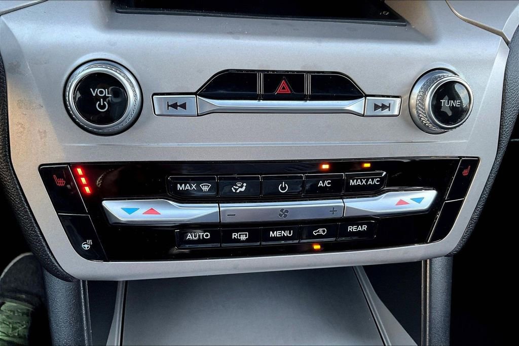 Used 2023 Ford Explorer XLT w/ Equipment Group 202A image 15