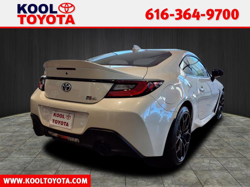 New 2025 Toyota GR86 Premium image 2