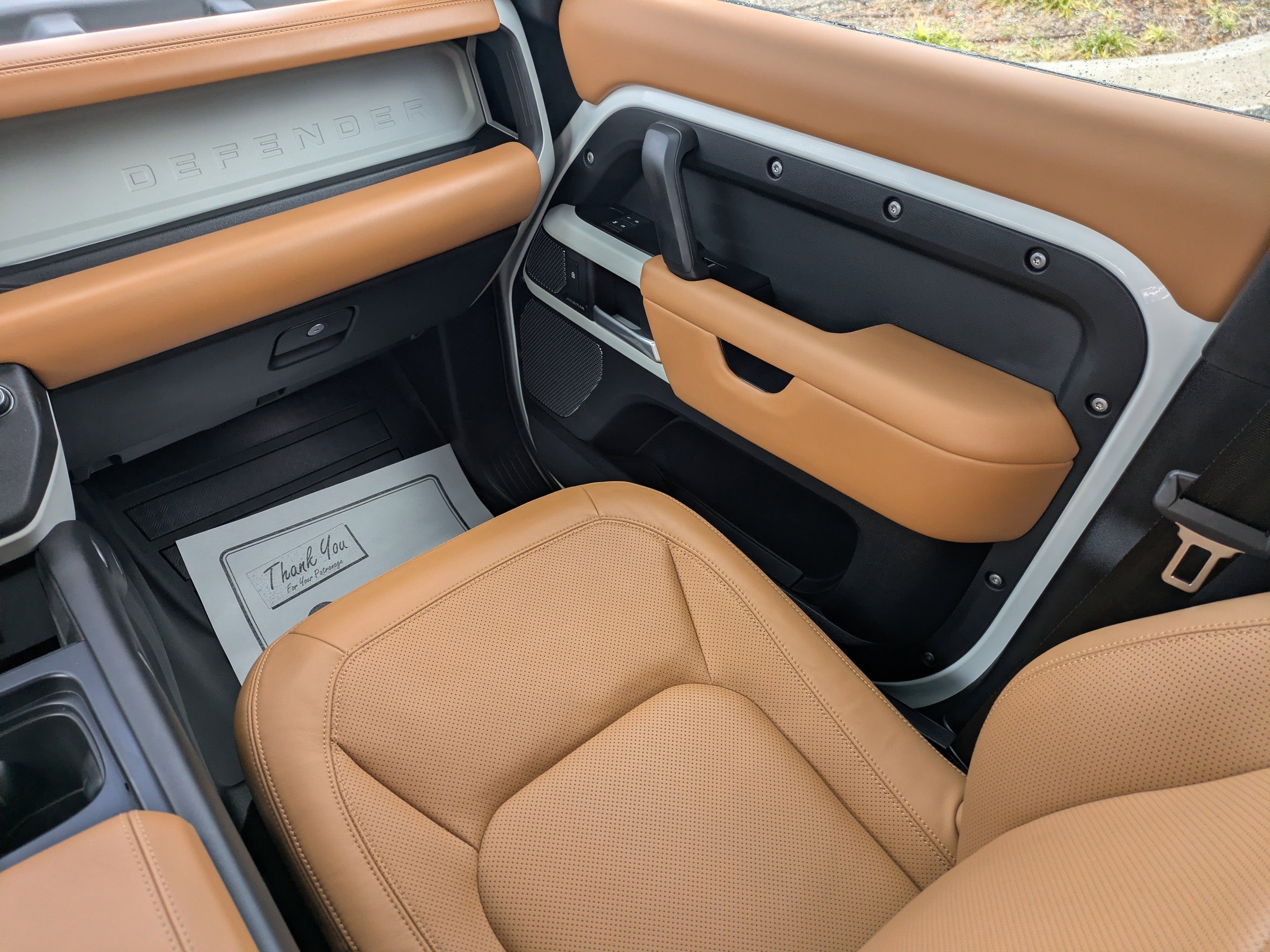Used 2024 Land Rover Defender 110 SE image 20
