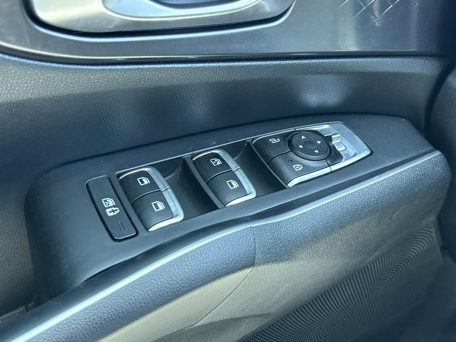 Used 2023 Kia Sorento S image 8