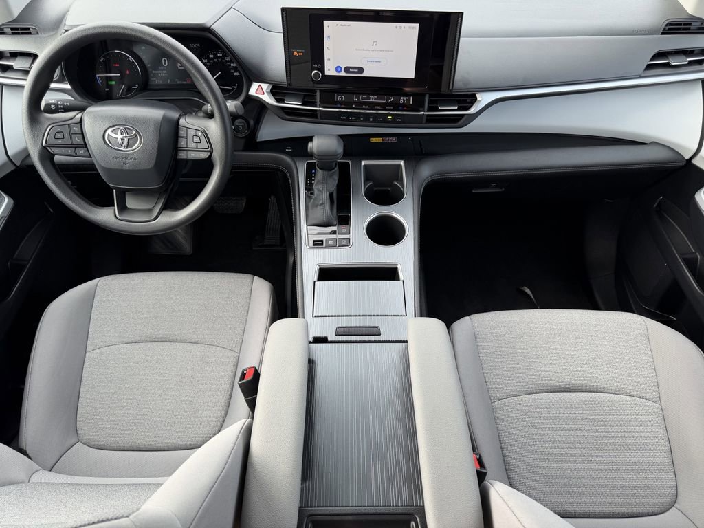 Used 2026 Toyota Sienna LE FWD image 13