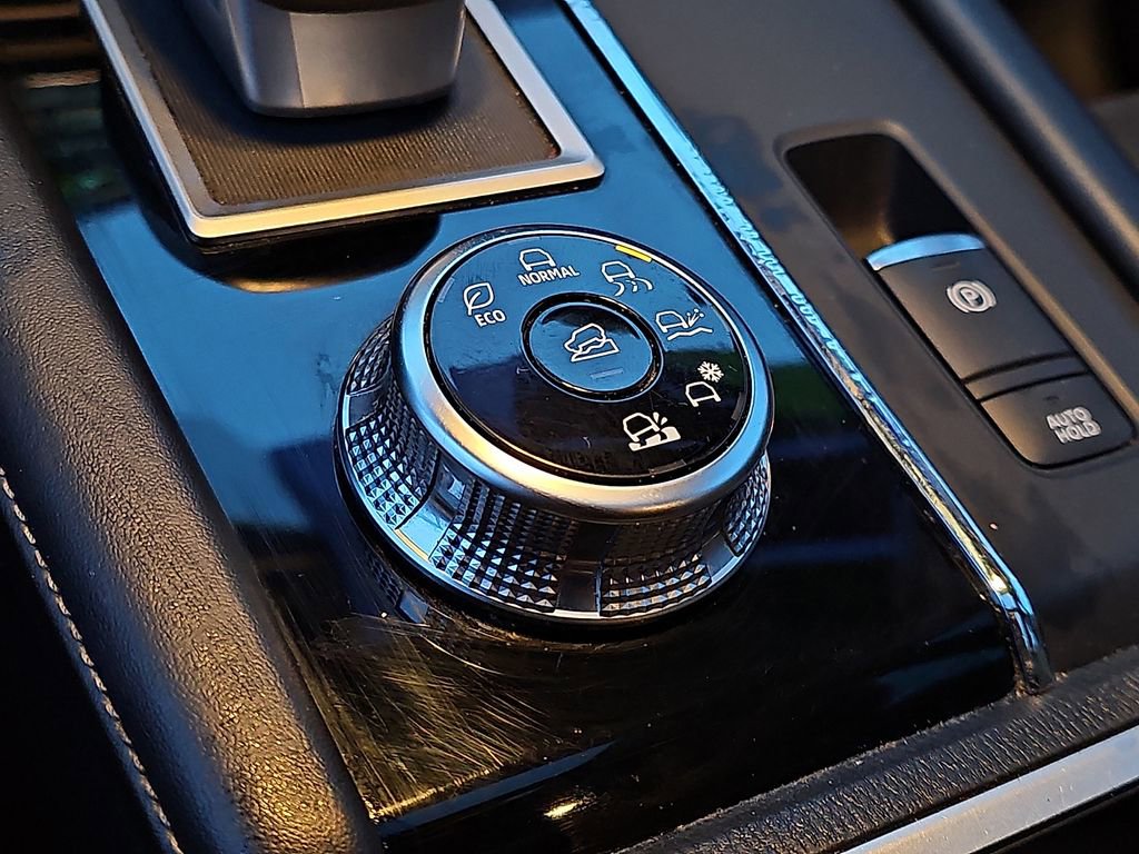 Used 2022 Mitsubishi Outlander SE image 27