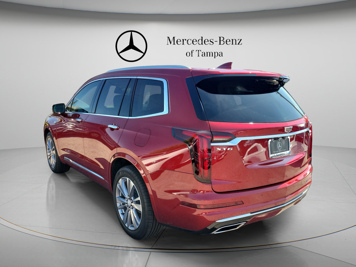 Used 2024 Cadillac XT6 Premium Luxury FWD image 2