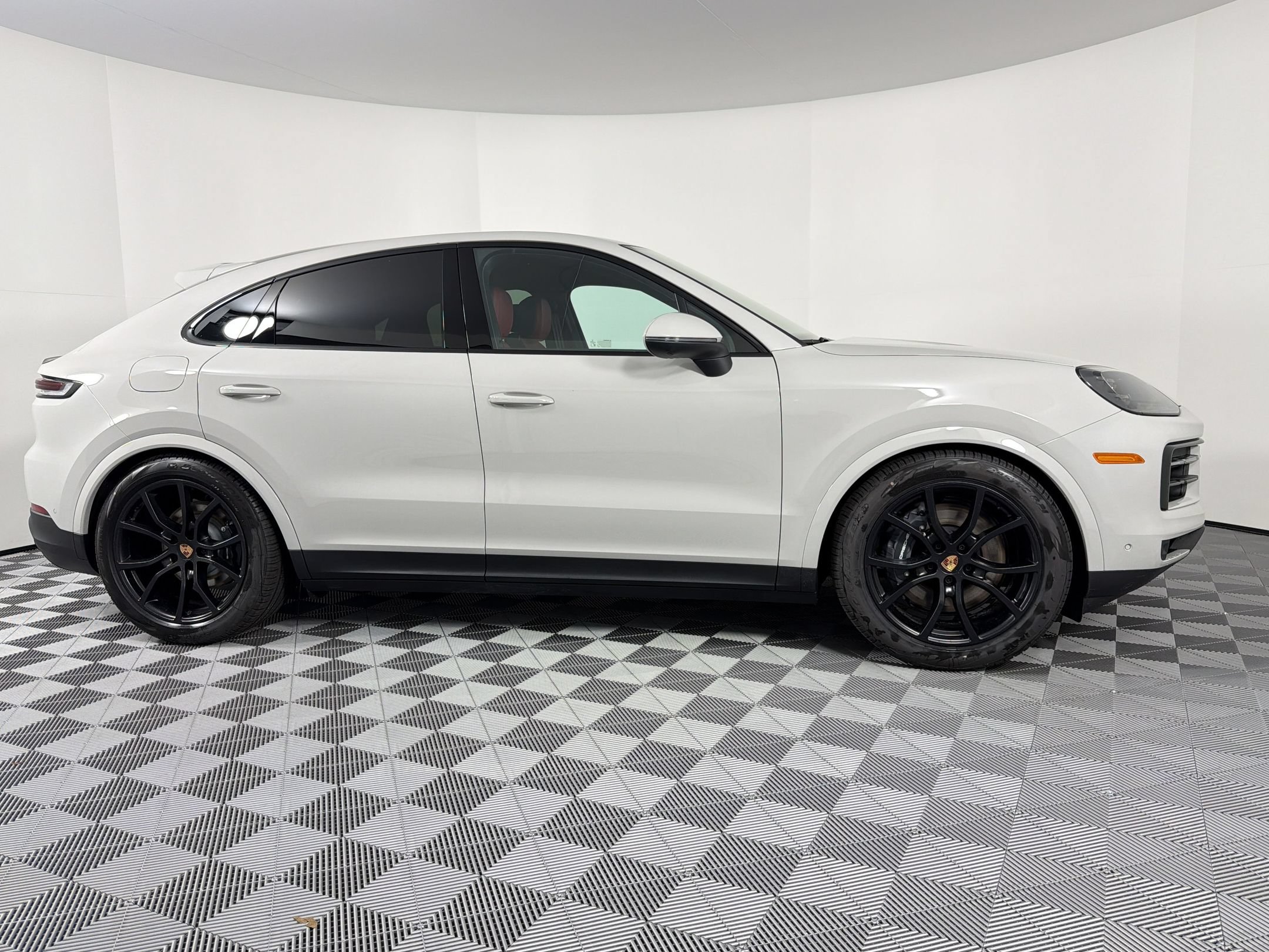 New 2026 Porsche Cayenne Coupe AWD/4WD image 8