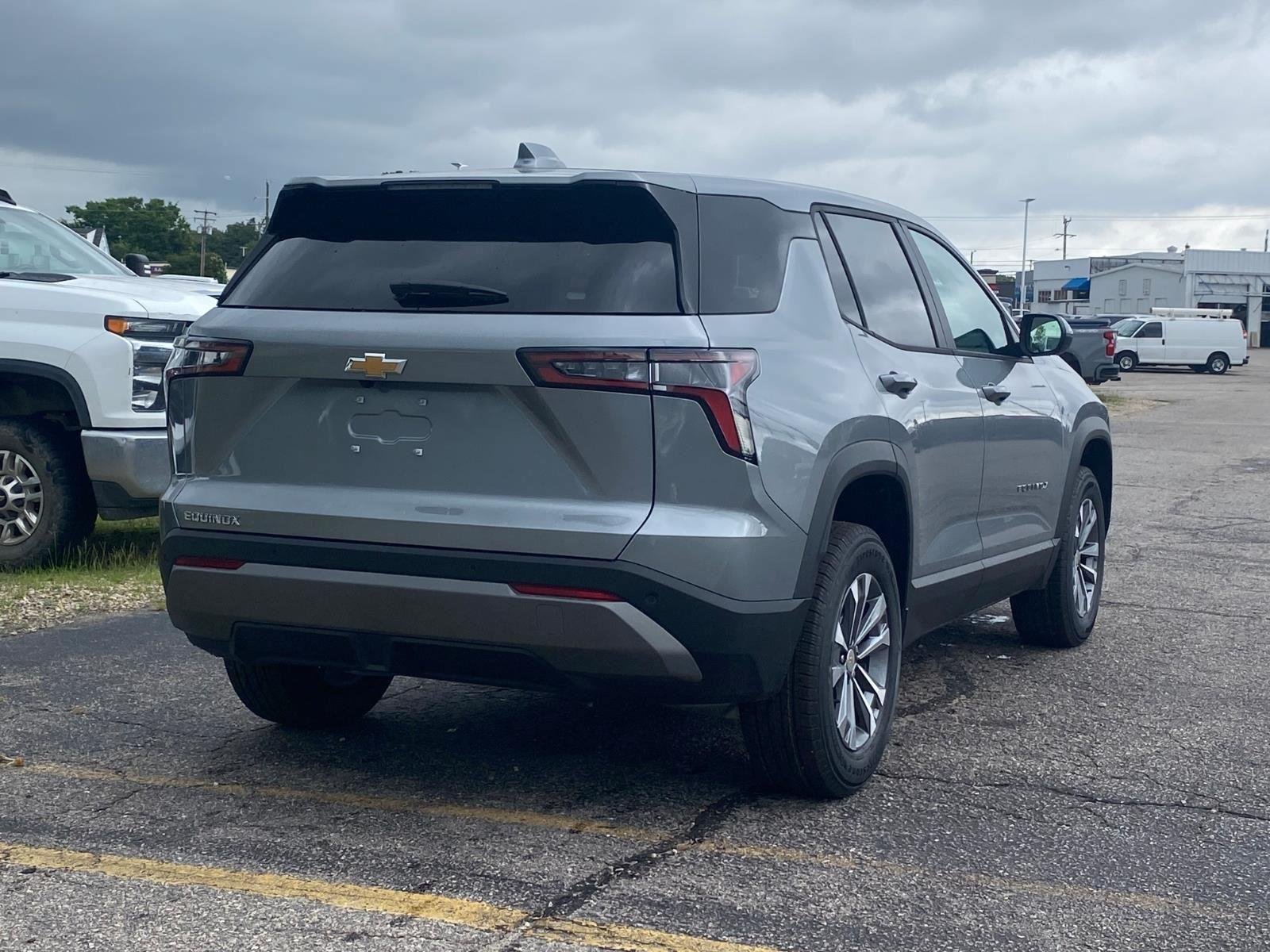 New 2026 Chevrolet Equinox LT w/ Convenience Package II FWD image 3