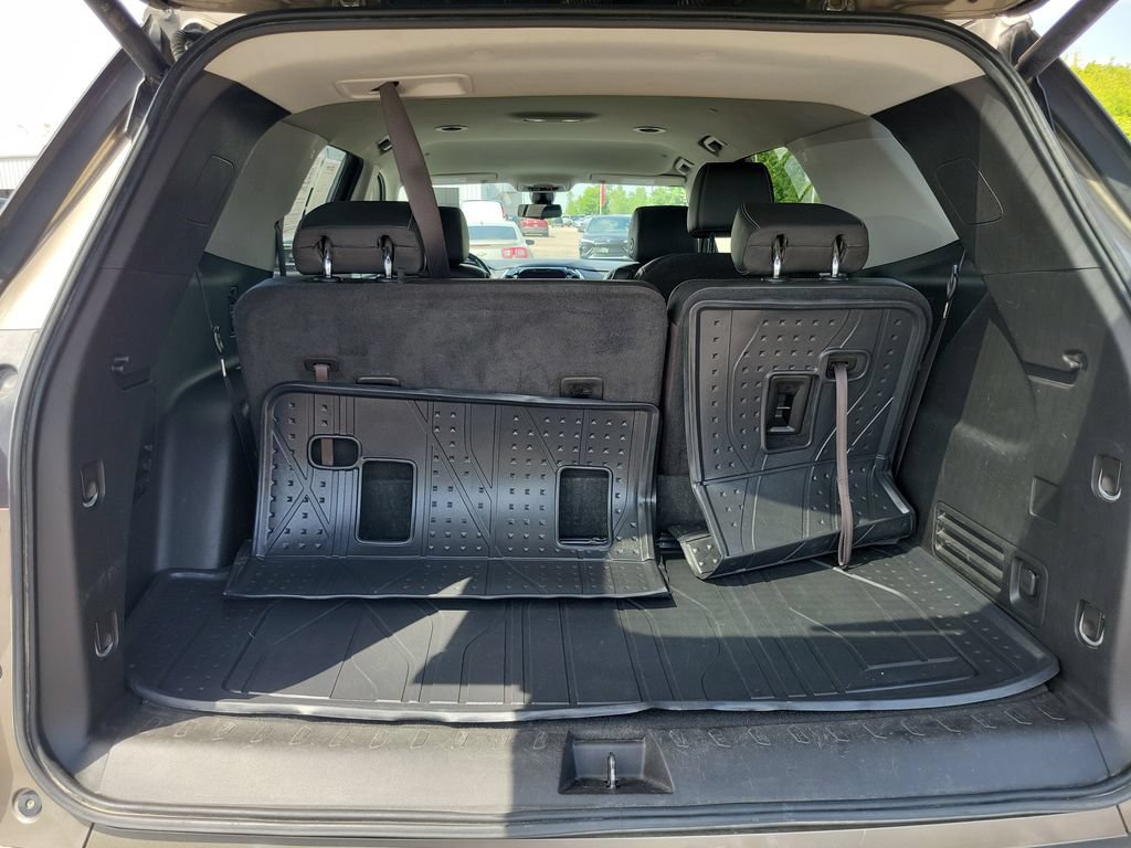 Used 2020 Chevrolet Traverse Premier w/ LPO, Floor Liner Package AWD/4WD image 36