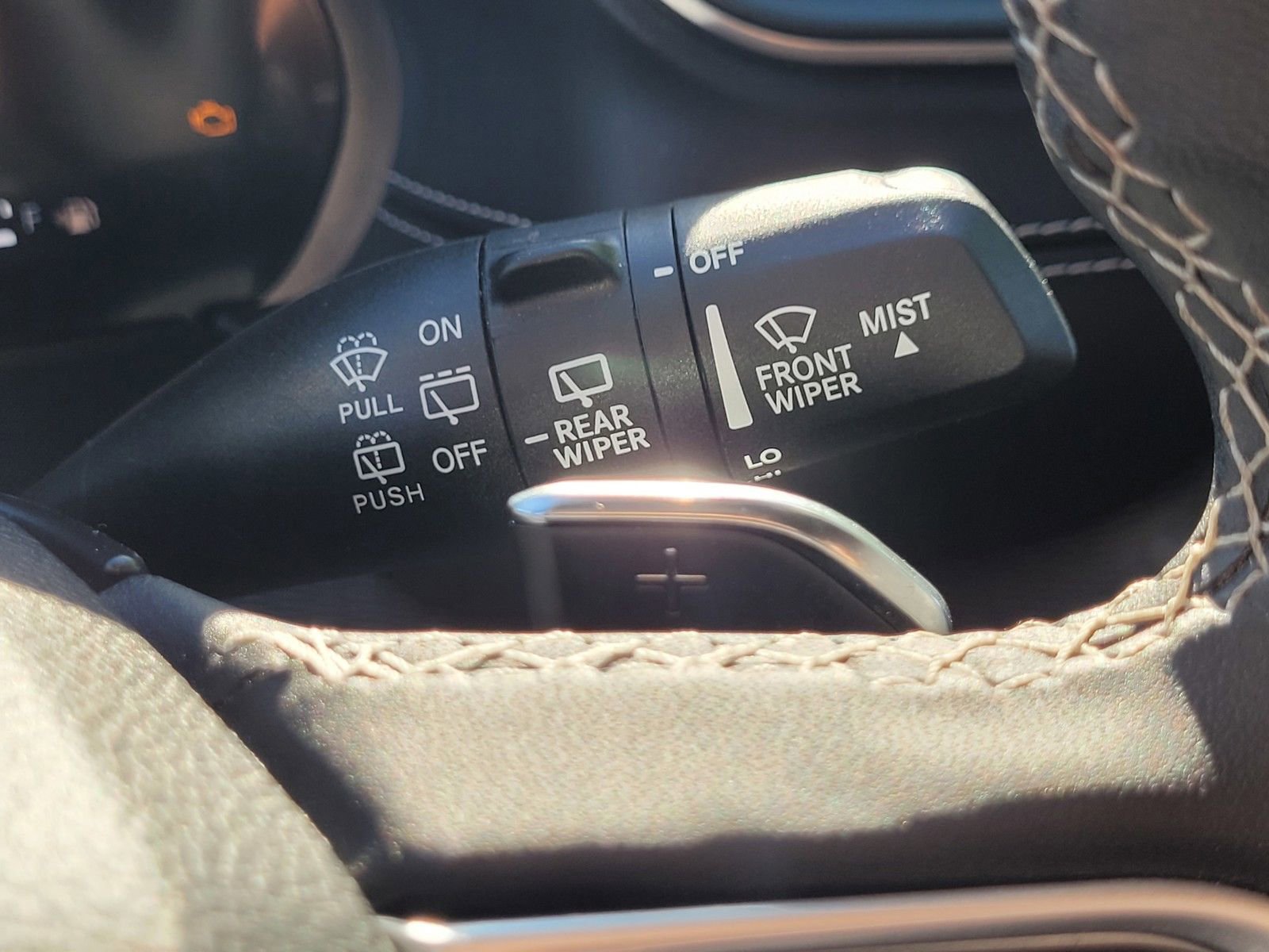 Used 2023 Jeep Grand Cherokee L Laredo image 27