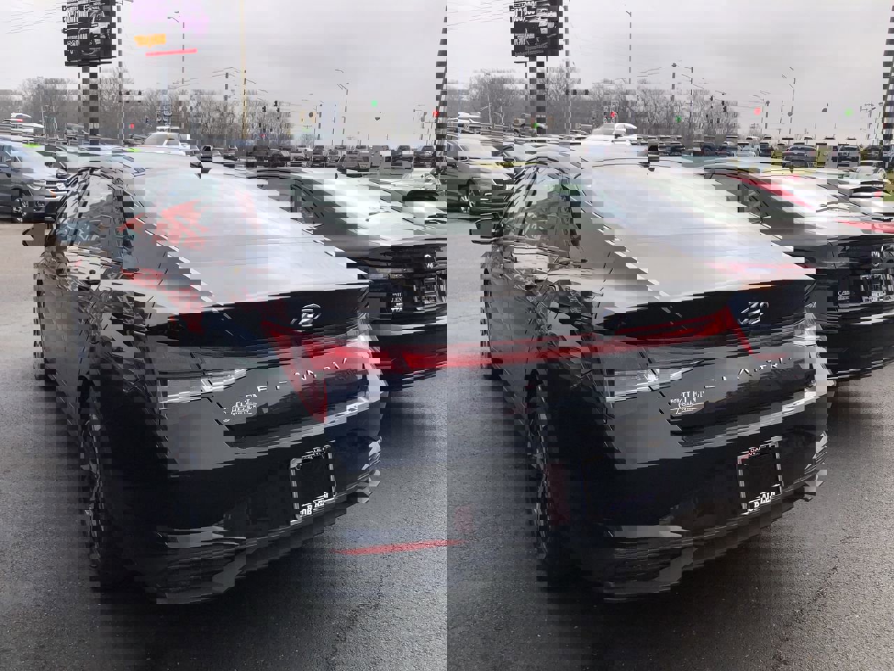 Used 2023 Hyundai Elantra SEL w/ Convenience Package image 4