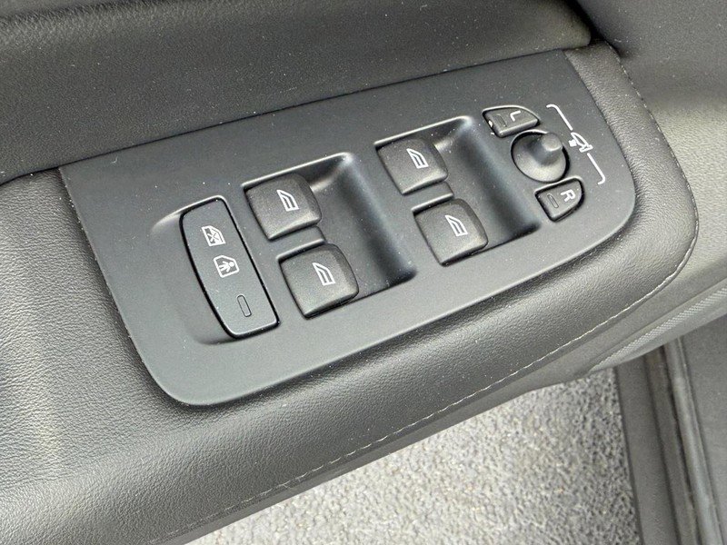 New 2025 Volvo V60 B5 Cross Country Plus w/ Protection Package Premier image 9