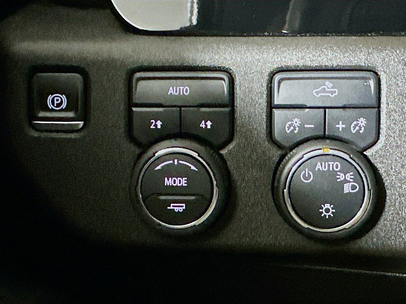 Used 2025 Chevrolet Silverado 1500 LT image 10