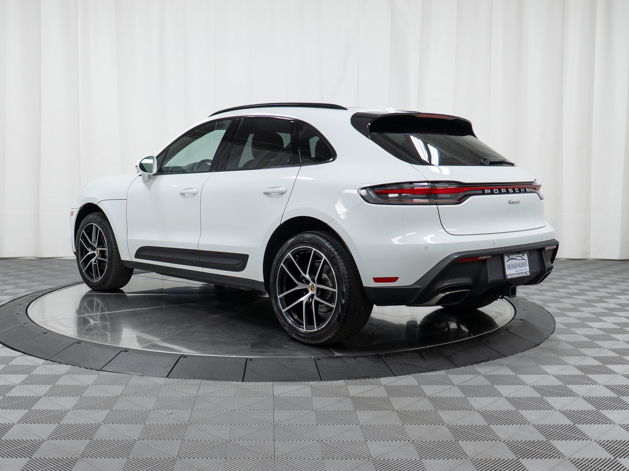 Certified 2022 Porsche Macan AWD/4WD image 3