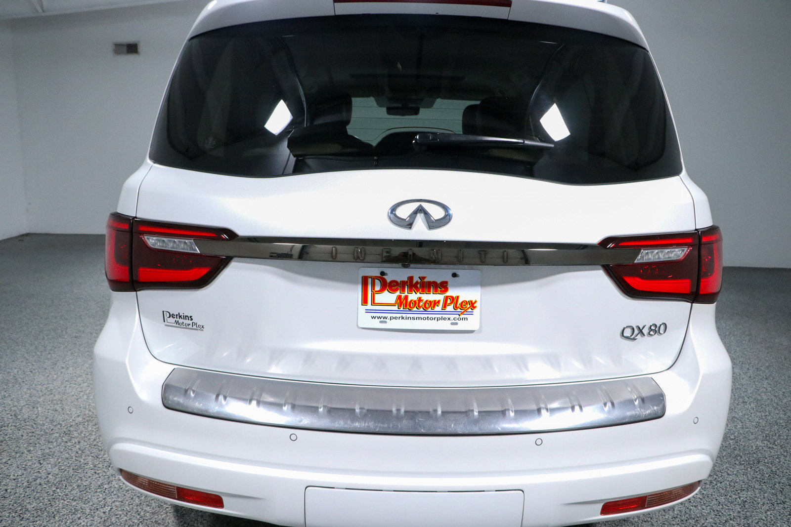 Used 2023 INFINITI QX80 Premium Select w/ Cargo Package RWD image 8