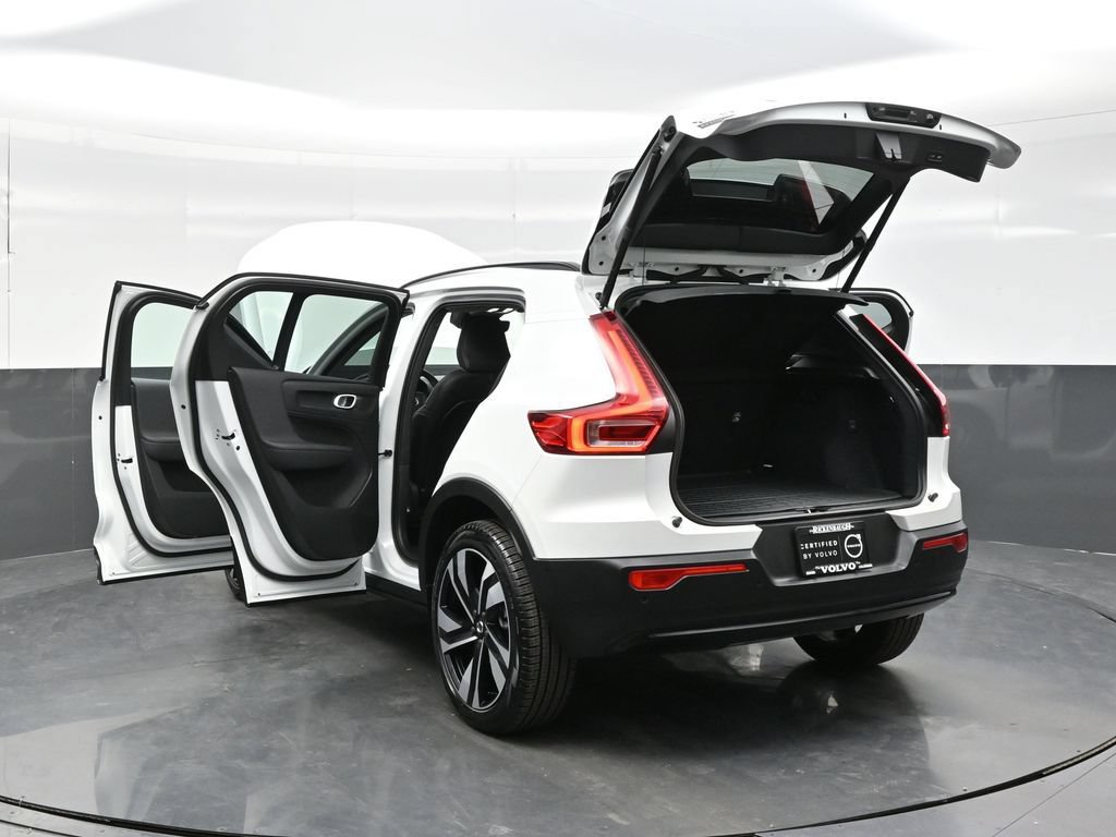 New 2026 Volvo XC40 B5 Ultra w/ Climate Package AWD/4WD image 42
