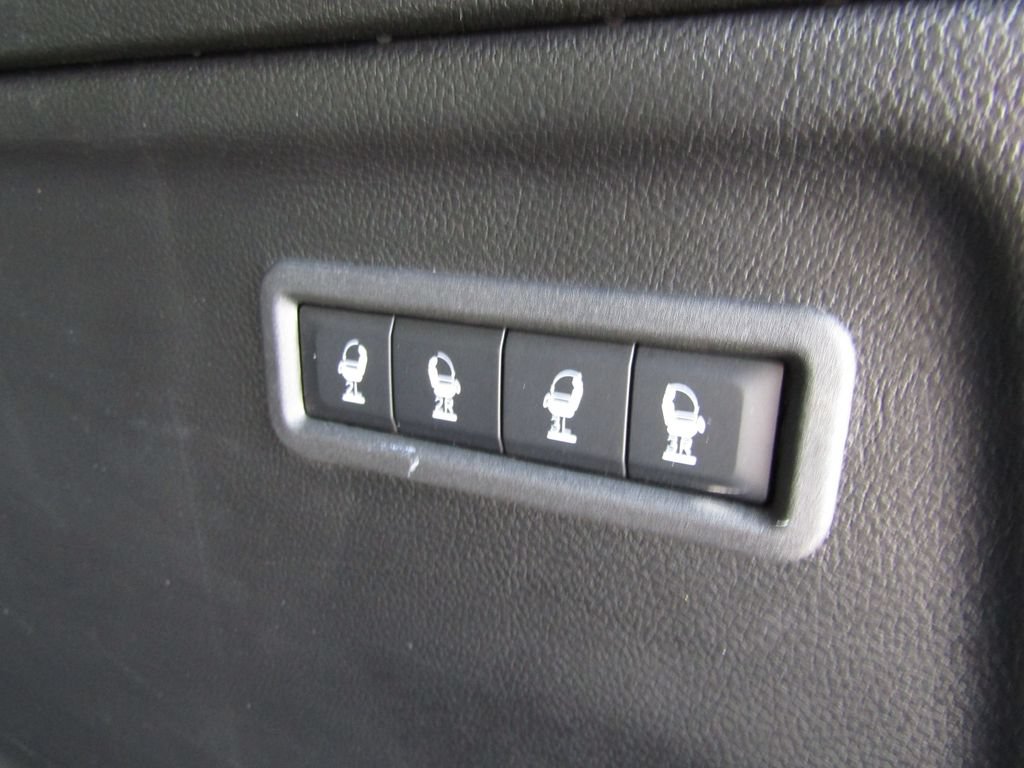 Used 2025 Jeep Wagoneer L Series II AWD/4WD image 38