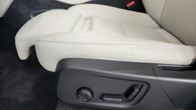 Certified 2026 Volvo XC40 B5 Plus w/ Protection Package Premier AWD/4WD image 50