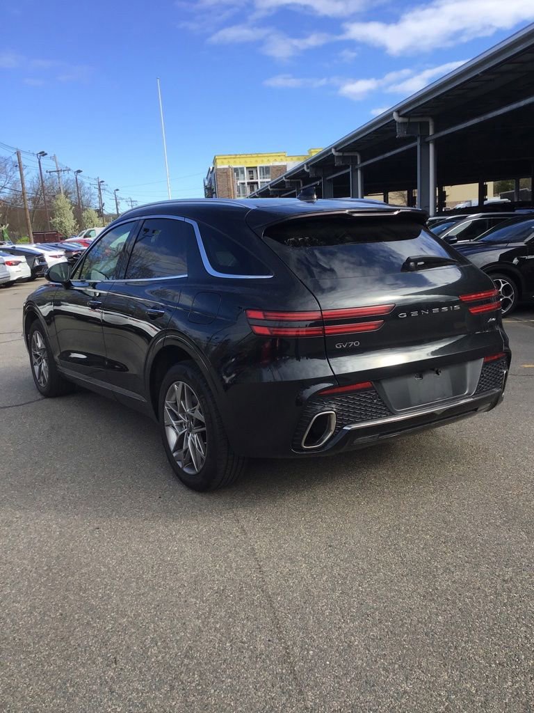 Used 2025 Genesis GV70 2.5T AWD/4WD image 3