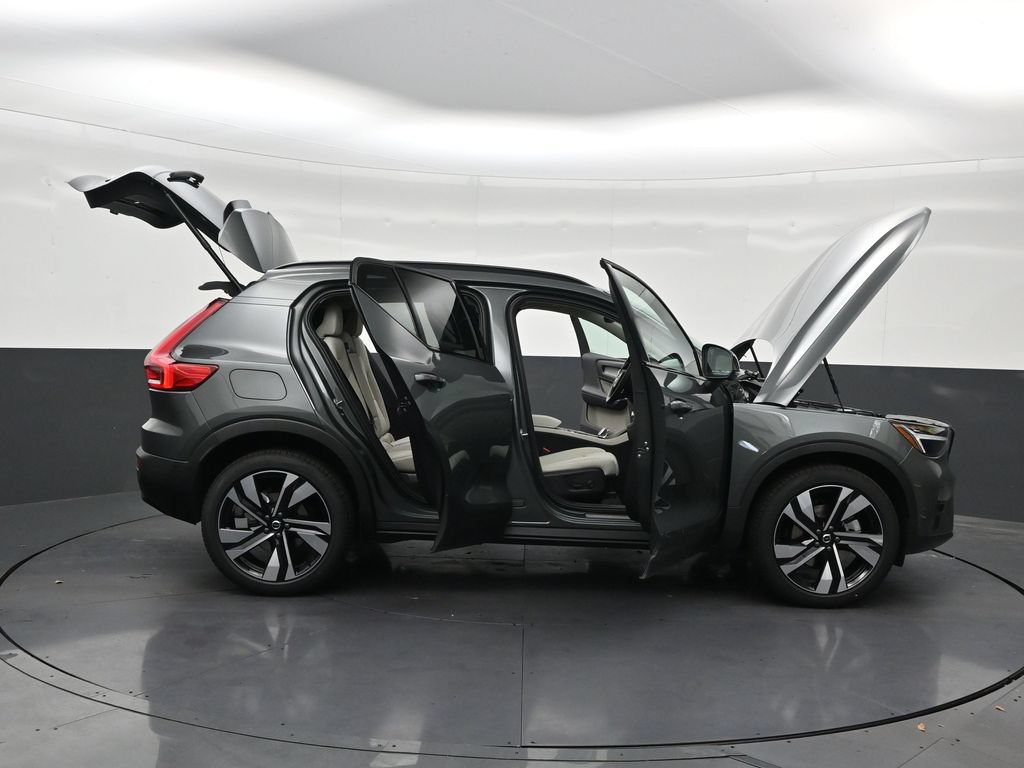 New 2026 Volvo XC40 B5 Plus AWD/4WD image 30