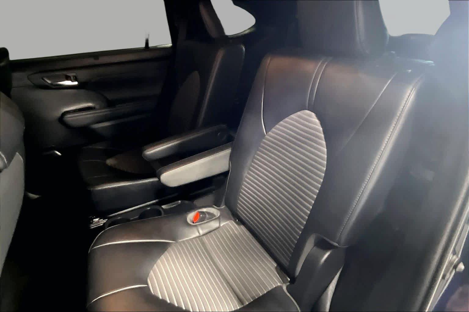 Used 2022 Toyota Highlander XSE FWD image 41