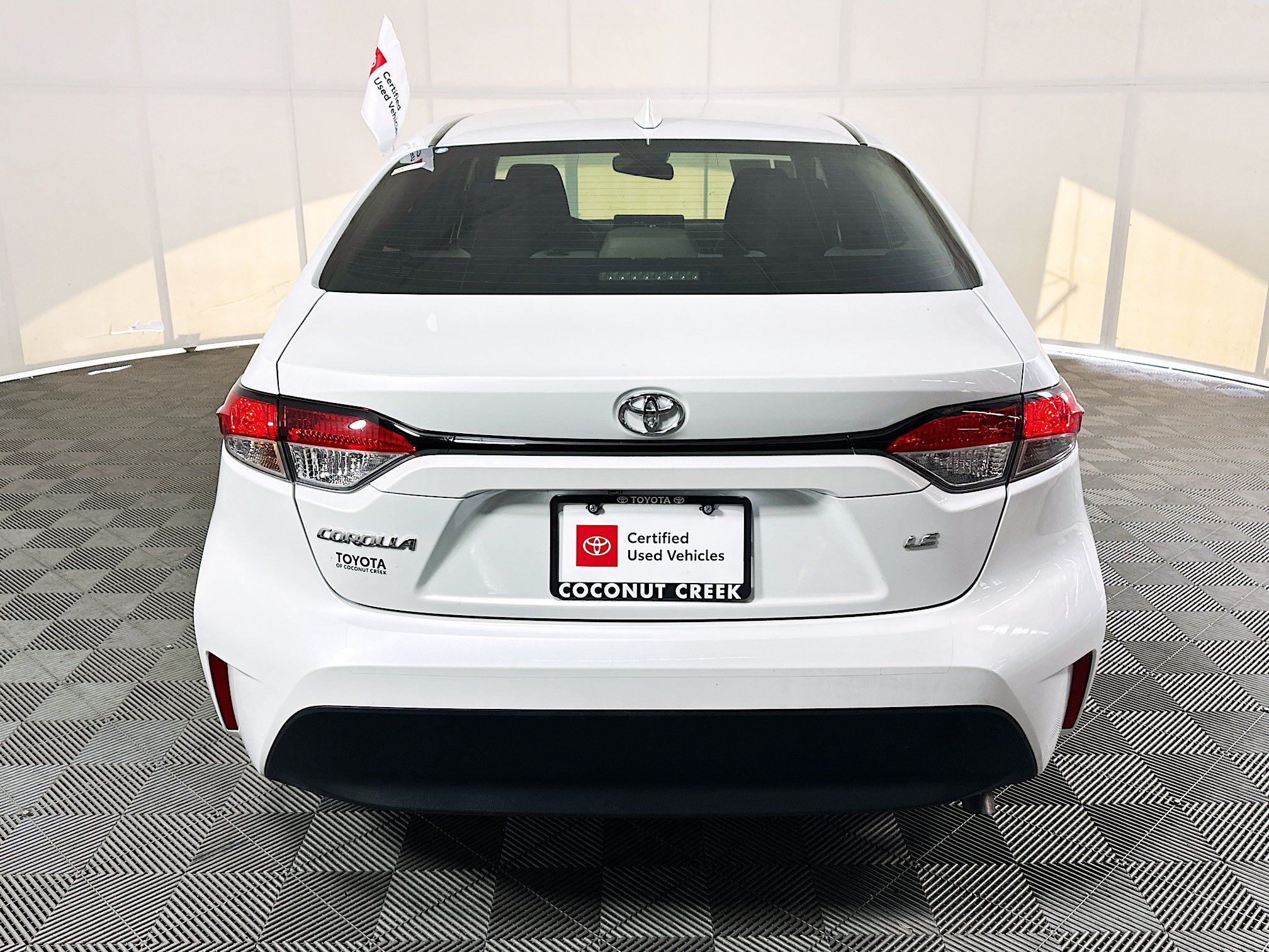 Certified 2025 Toyota Corolla LE FWD image 4