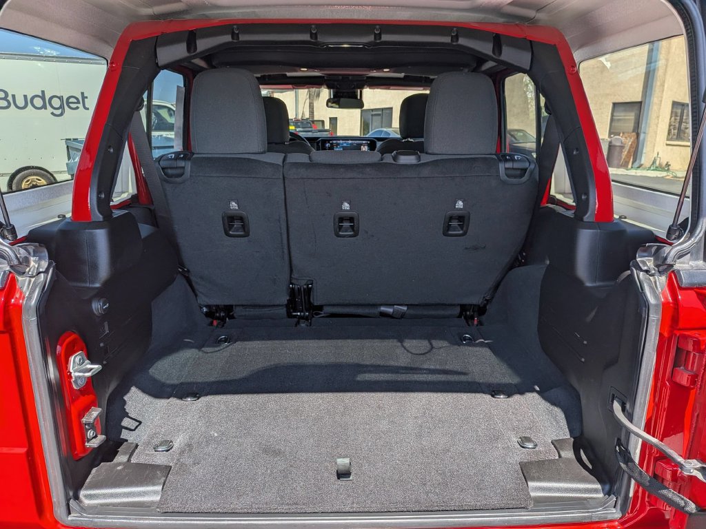 Used 2025 Jeep Wrangler Unlimited Sport AWD/4WD image 30