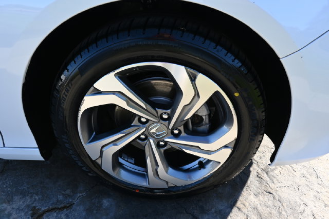 Used 2018 Honda Accord EX image 11