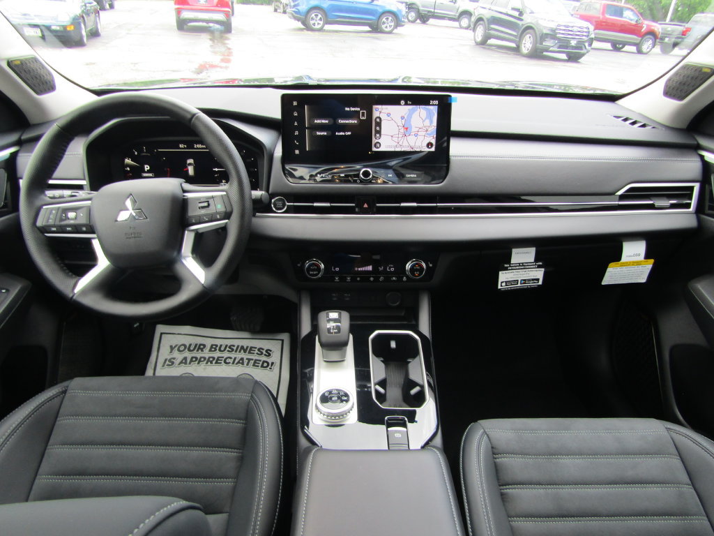 Used 2026 Mitsubishi Outlander SE FWD image 3