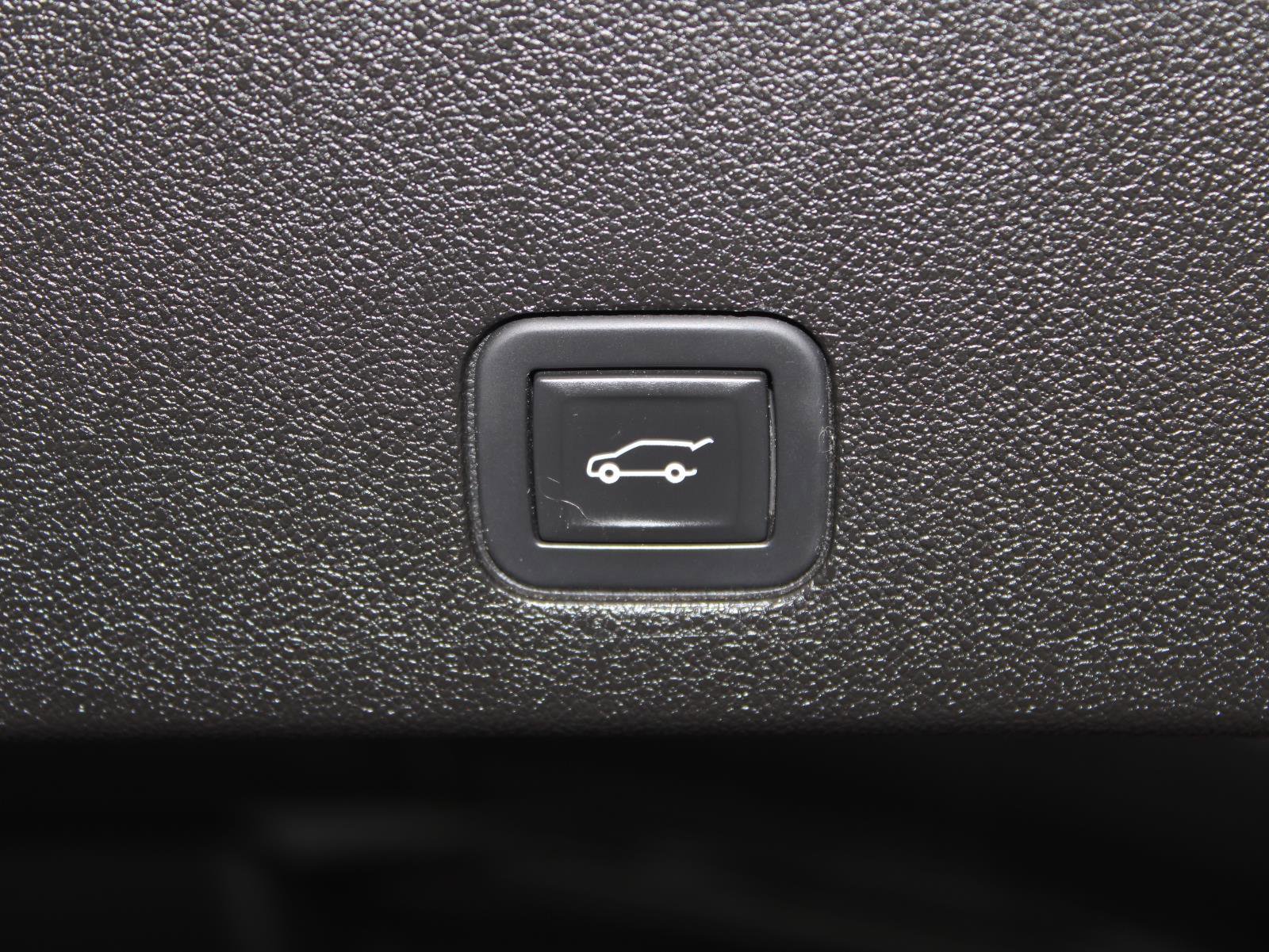 Used 2021 Cadillac XT6 Premium Luxury image 9