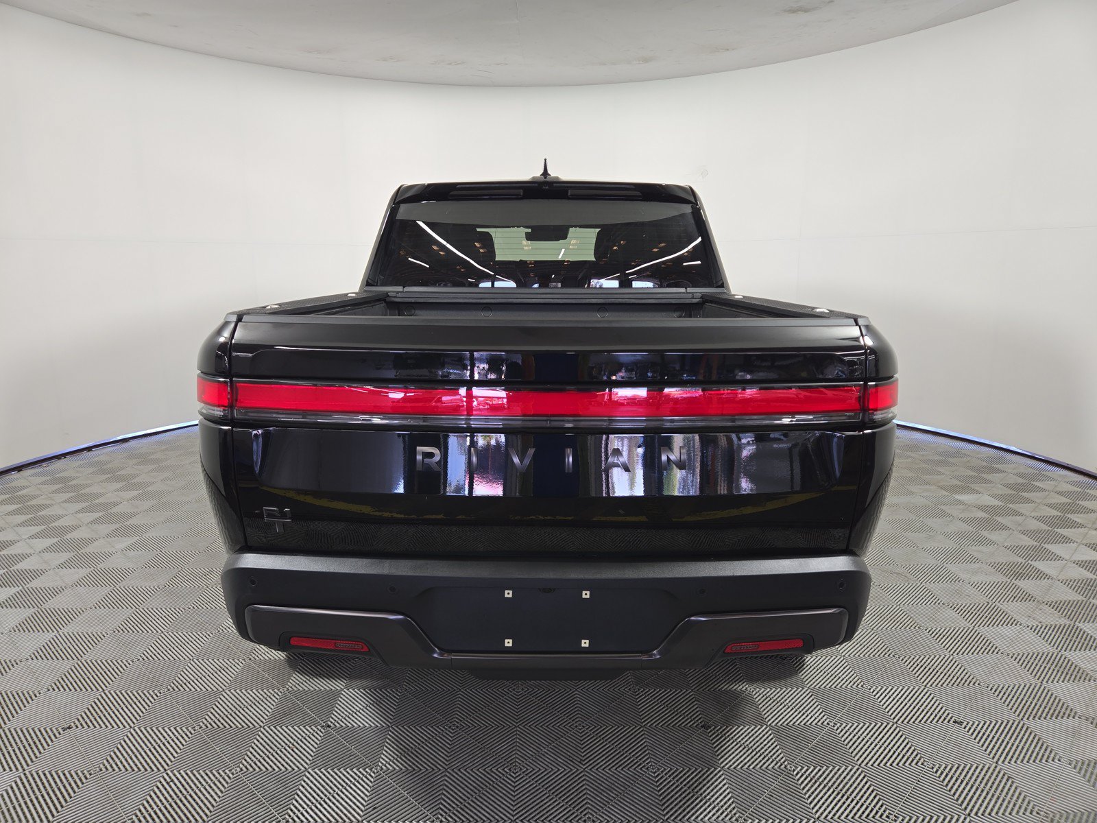 Used 2025 Rivian R1T Adventure AWD/4WD image 4