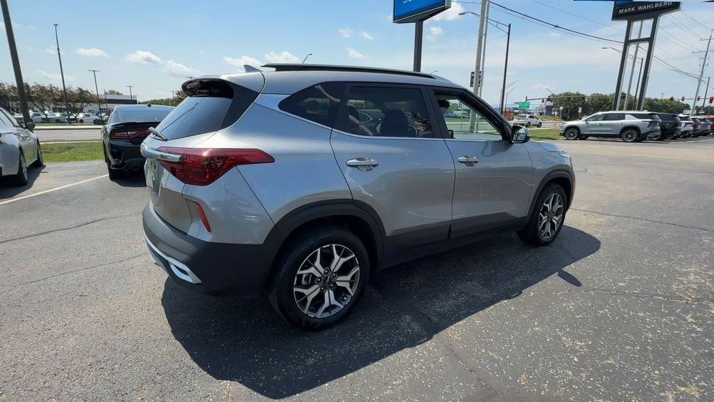 Used 2023 Kia Seltos EX AWD/4WD image 8