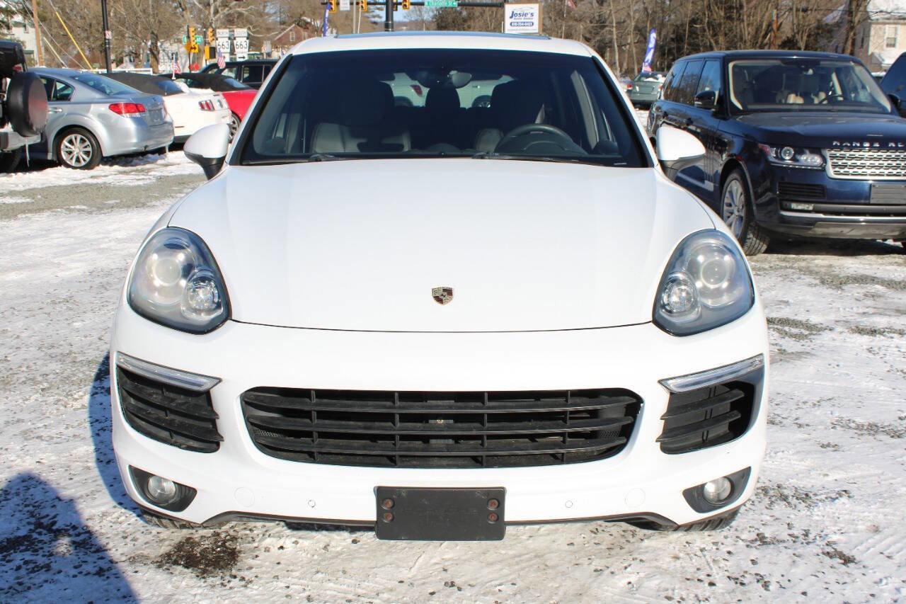Used 2016 Porsche Cayenne Base AWD 4dr SUV image 3