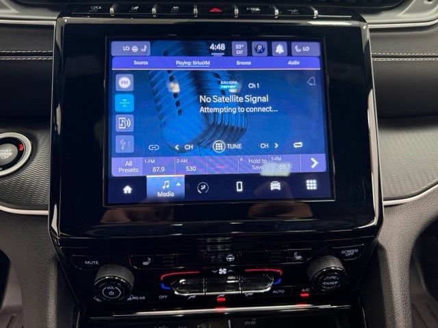 Used 2023 Jeep Grand Cherokee Altitude AWD/4WD image 13