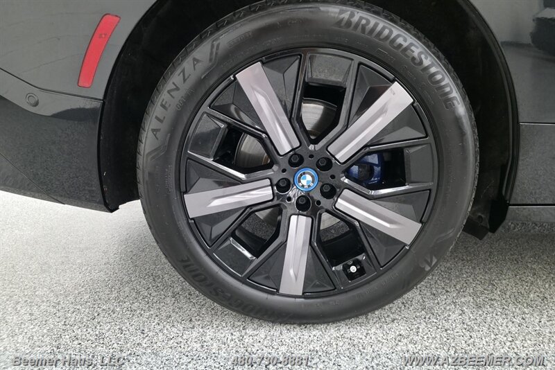 Used 2024 BMW iX xDrive50 w/ Premium Package AWD/4WD image 16