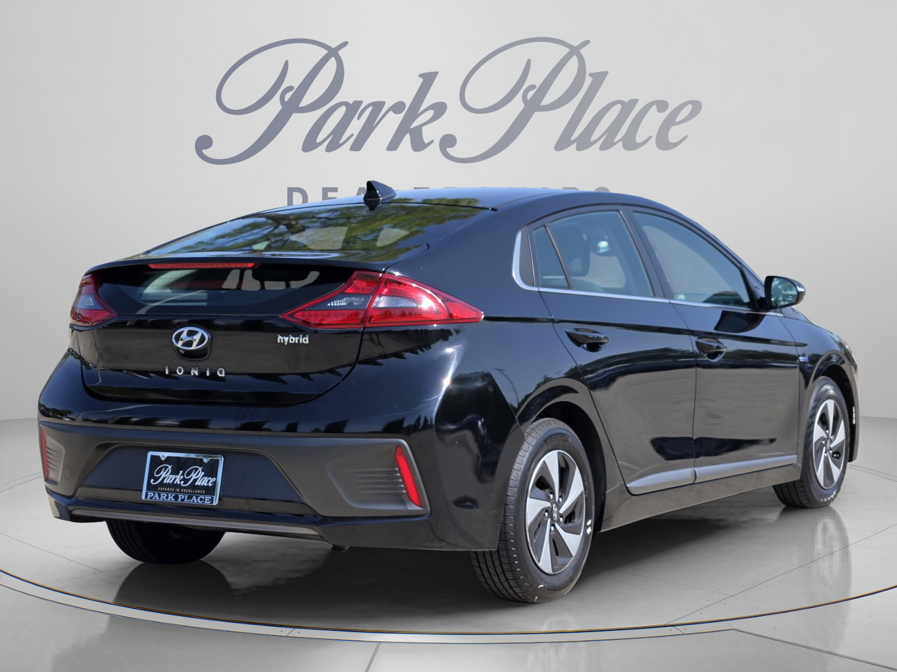 Used 2017 Hyundai Ioniq SEL FWD image 5
